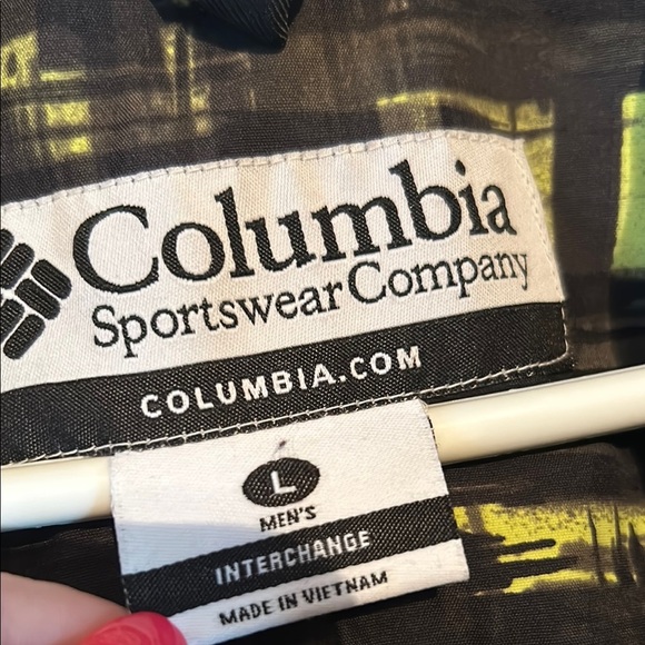 Columbia Black and Yellow Performance Jacket with Urban Flair - Picture 2 of 12